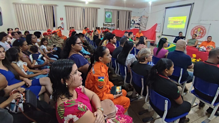 Aula inaugural do Programa Educacional Bombeiro Mirim é realizada no município de Guajará-Mirim