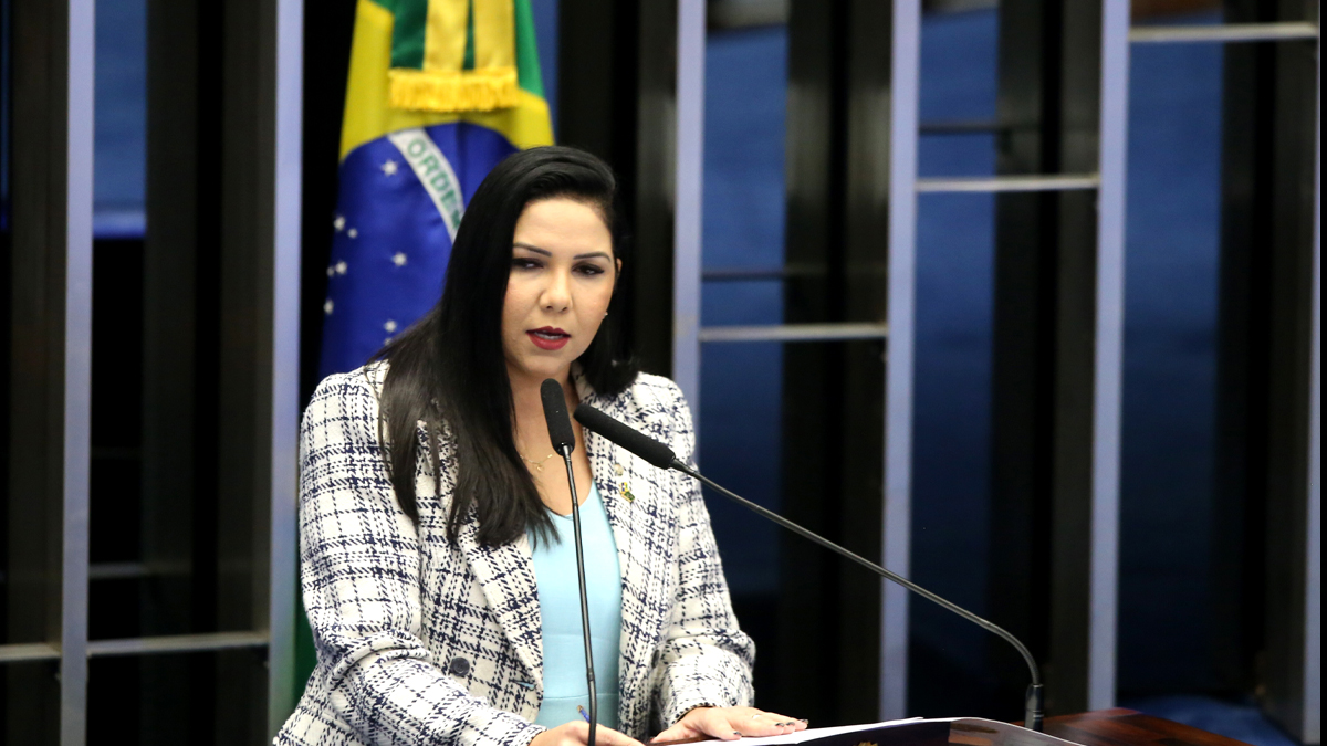 Cristiane Lopes protocola emenda à MP do Programa Mais Médicos para ampliar atendimento