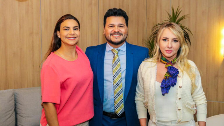 Deputado Marcelo Cruz recebe Mariana Carvalho no gabinete da Presidência na Alero