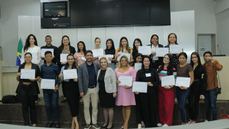 Entrega de certificados marca o encerramento de cursos da Escola do Legislativo da Alero - News Rondônia