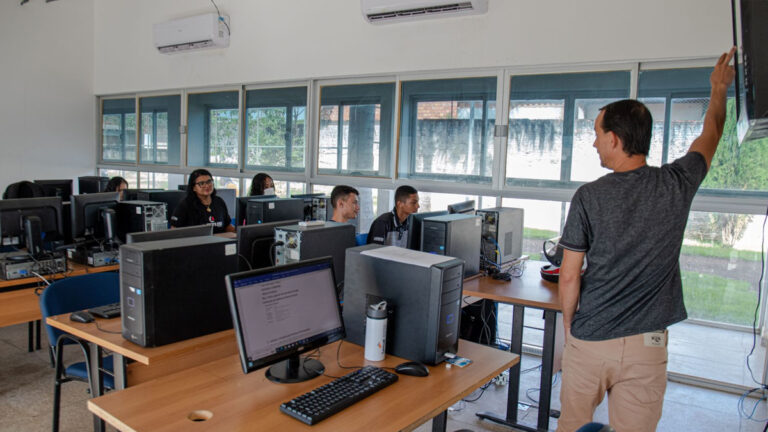 Curso de operador de computador é ofertado gratuitamente na Praça CEU - News Rondônia