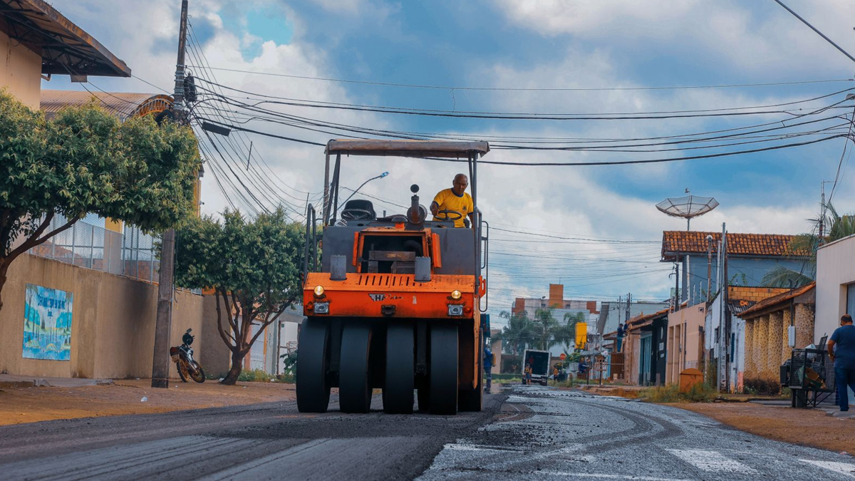 Serviços de drenagem e recuperação asfáltica chegam a bairros de Porto Velho nesta segunda-feira (5)