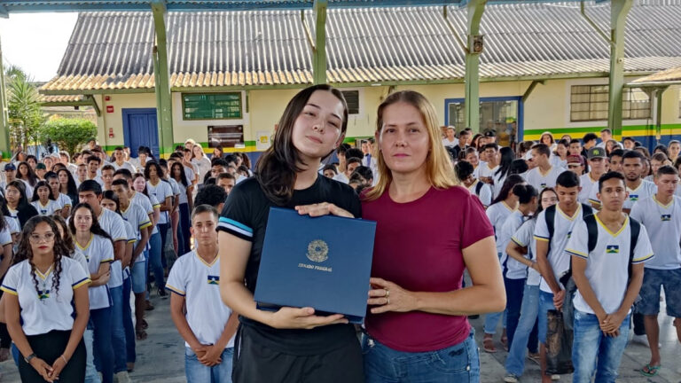 Deputada Lebrinha parabeniza aluna vencedora do Programa Jovem Senador - News Rondônia