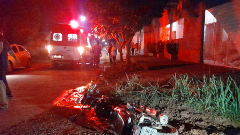 Motociclista invade preferencial e acaba atropelado por Hilux na zona leste - News Rondônia