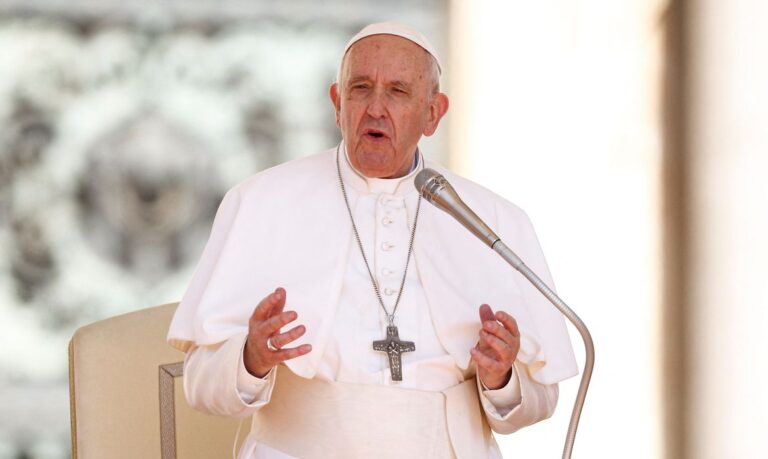 Papa Francisco passa por terapia respiratória e tem boa recuperação