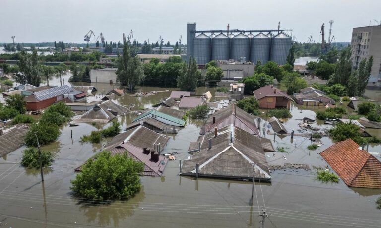 Ucrânia: 700 mil pessoas estão sem água após destruição de barragem