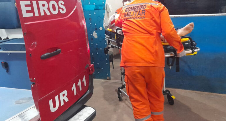 URGENTE: Colisão entre carro e moto deixa adolescente com fratura exposta no centro - News Rondônia