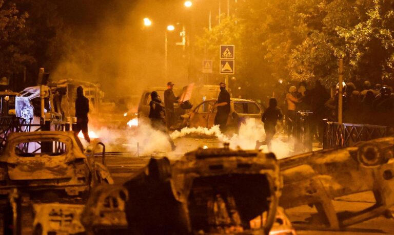 França tem terceira noite de protestos, após jovem morto pela polícia
