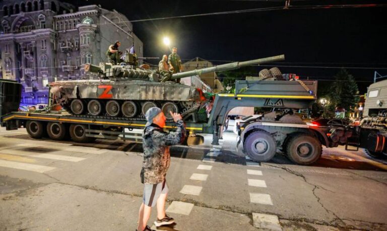 Mercenários russos retornam às bases após acordo com Moscou