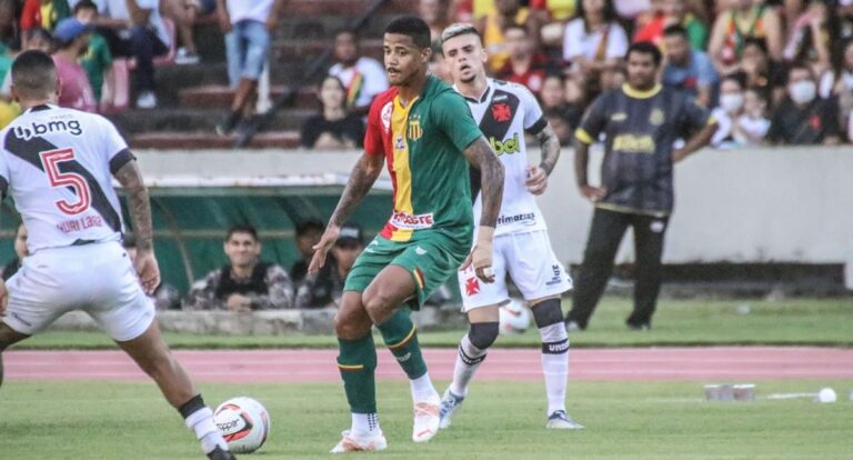 STJD bane atacante por envolvimento em casos de manipulação no futebol