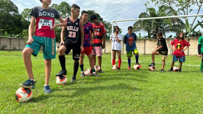 Programa Talentos do Futuro promove curso básico de futebol de campo na comunidade de Cujubim Grande