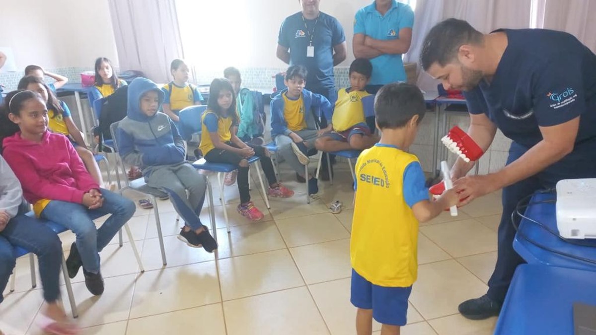 Cuidado com a saúde bucal é tema de atividades para estudantes da zona rural