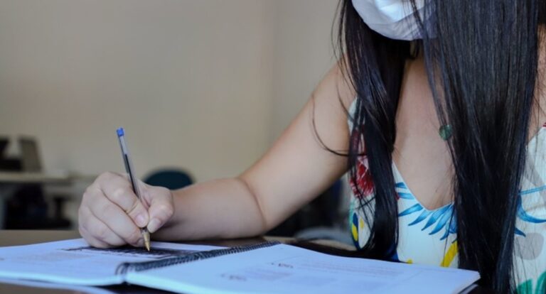 Prefeitura oferta cursos profissionalizantes a estudantes do EJA de Porto Velho