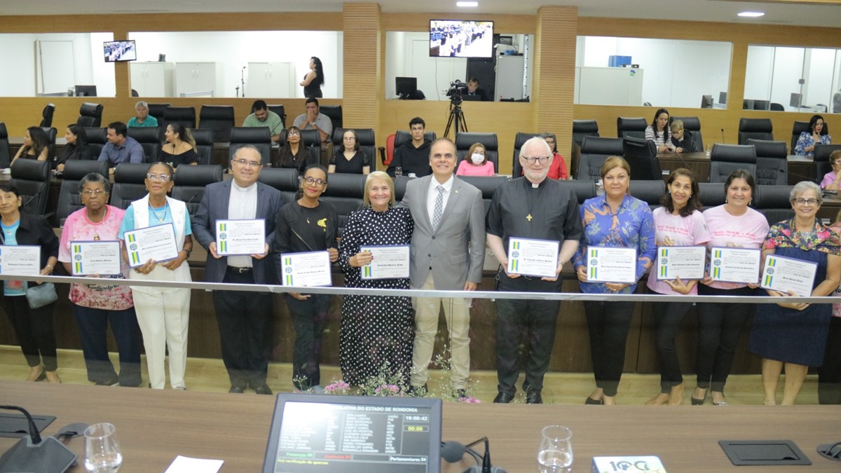 Alan Queiroz entrega votos de louvor a membros da Arquidiocese de Porto Velho e do Instituto Maria Auxiliadora