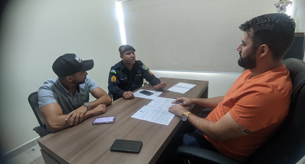 Deputado Nim Barroso garante laboratório de informática para Polícia Militar Mirim