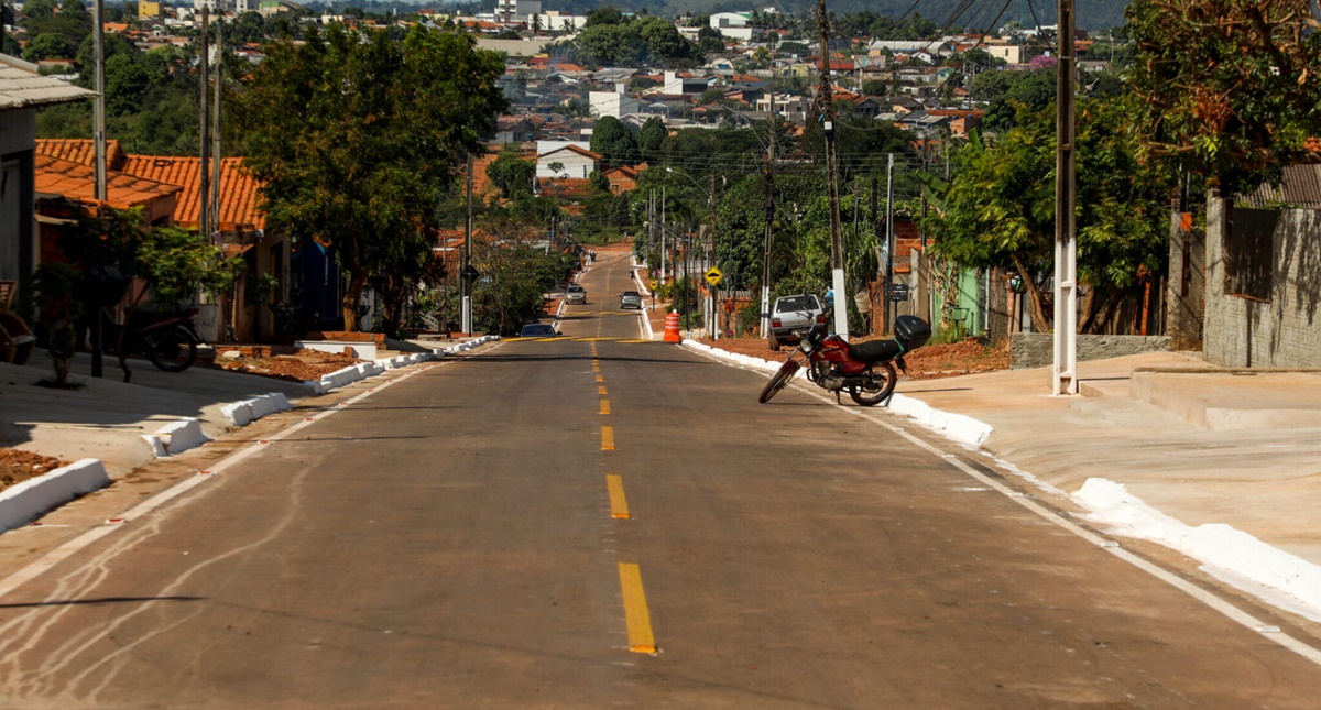 Rua Mário Quintana é pavimentada com ações do Governo de Rondônia, no município de Cacoal