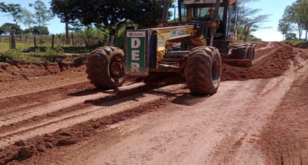 DER trabalha na recuperação de 26 quilômetros de vias primárias na RO-135, em Novo Horizonte