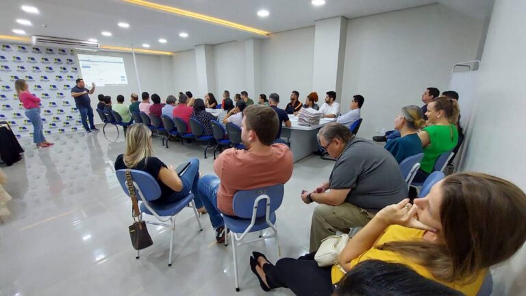 Dentistas da rede municipal são capacitados para melhorar o sistema de informação do paciente