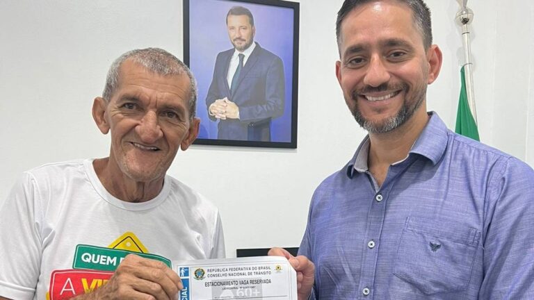 Idosos com CNH ou Pessoas com Deficiência (PcD) podem fazer a emissão de credencial para vagas exclusivas de forma on-line