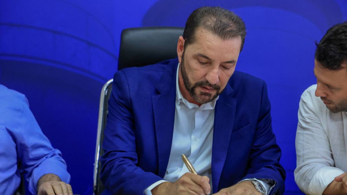 Prefeito Hildon Chaves assina a ordem de serviço para asfaltamento nos bairros Três Marias e Cidade do Lobo