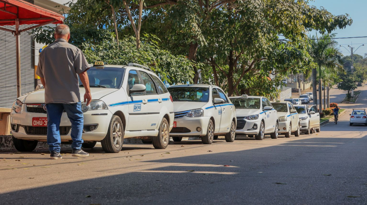 Prefeitura orienta e fiscaliza para evitar que pontos de táxis e de mototáxis sejam usados pelos motoristas - News Rondônia