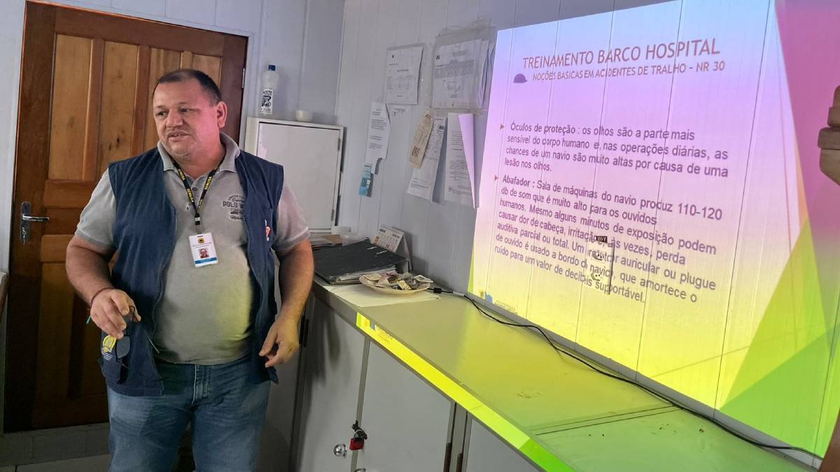 Tripulação do barco hospital recebe treinamento sobre riscos de acidentes de trabalho