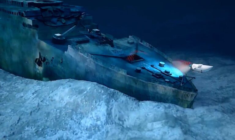 Continuam buscas por submarino que visitava Titanic com cinco a bordo