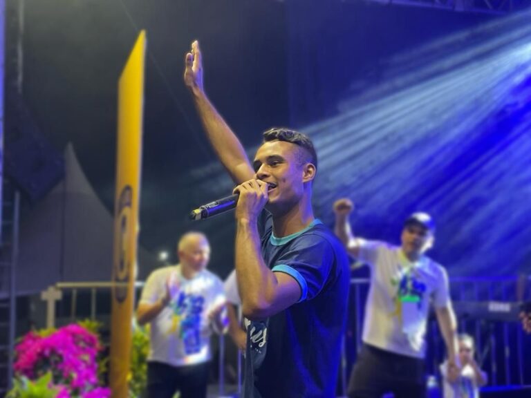 MARCHA PARA JESUS: Luís Norberto participa da 29º Edição em Porto Velho e ganha destaque como jovem.
