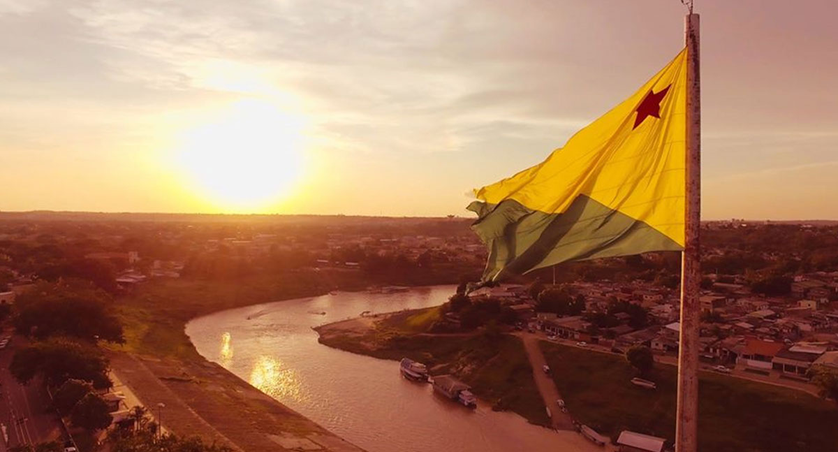 Troca de bandeira marca os 61 anos de autonomia política do Acre - News Rondônia