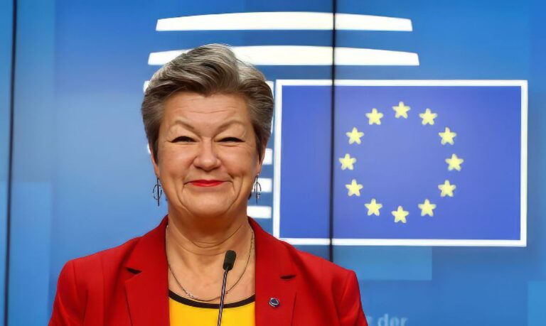 Ministros da UE fecham acordo migratório histórico
