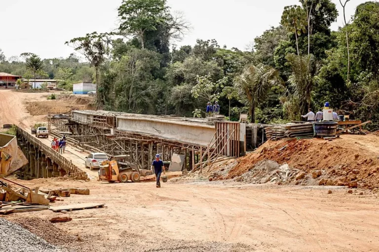 Mais de 100 obras públicas estão paralisadas em Rondônia