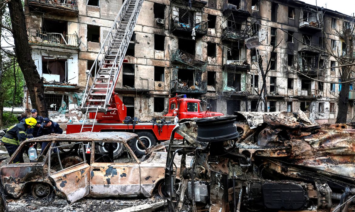 Ataque russo em Kryvyi Rih deixa seis mortos e 25 feridos