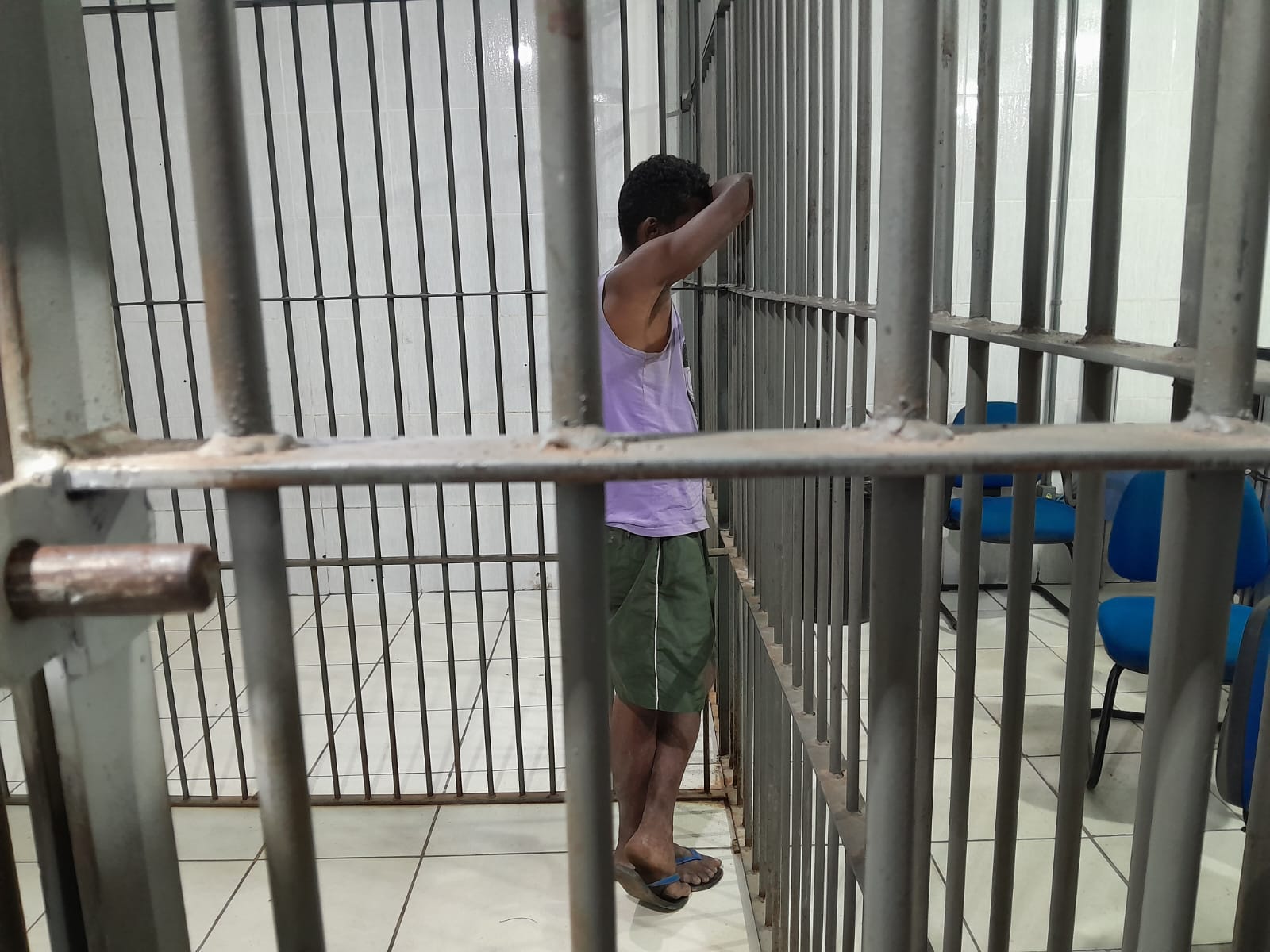 Homem é preso após furtar câmera de empresa de monitoramento no centro
