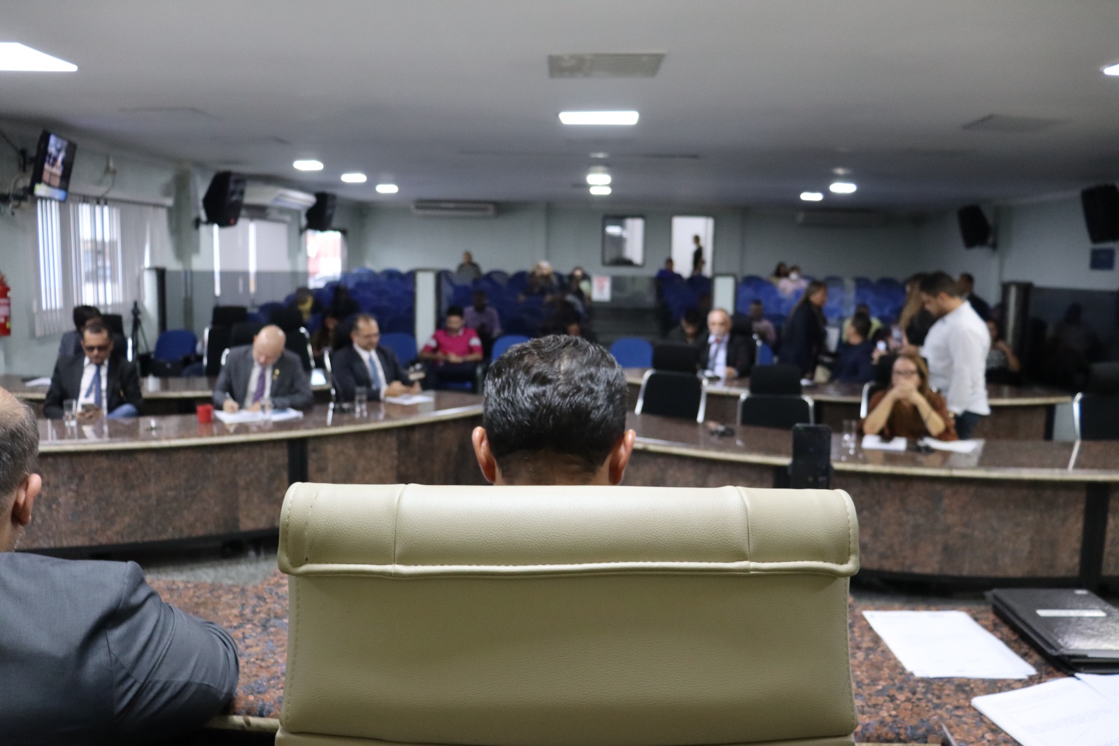 Câmara Municipal aprova aumento para servidores do Legislativo - News Rondônia