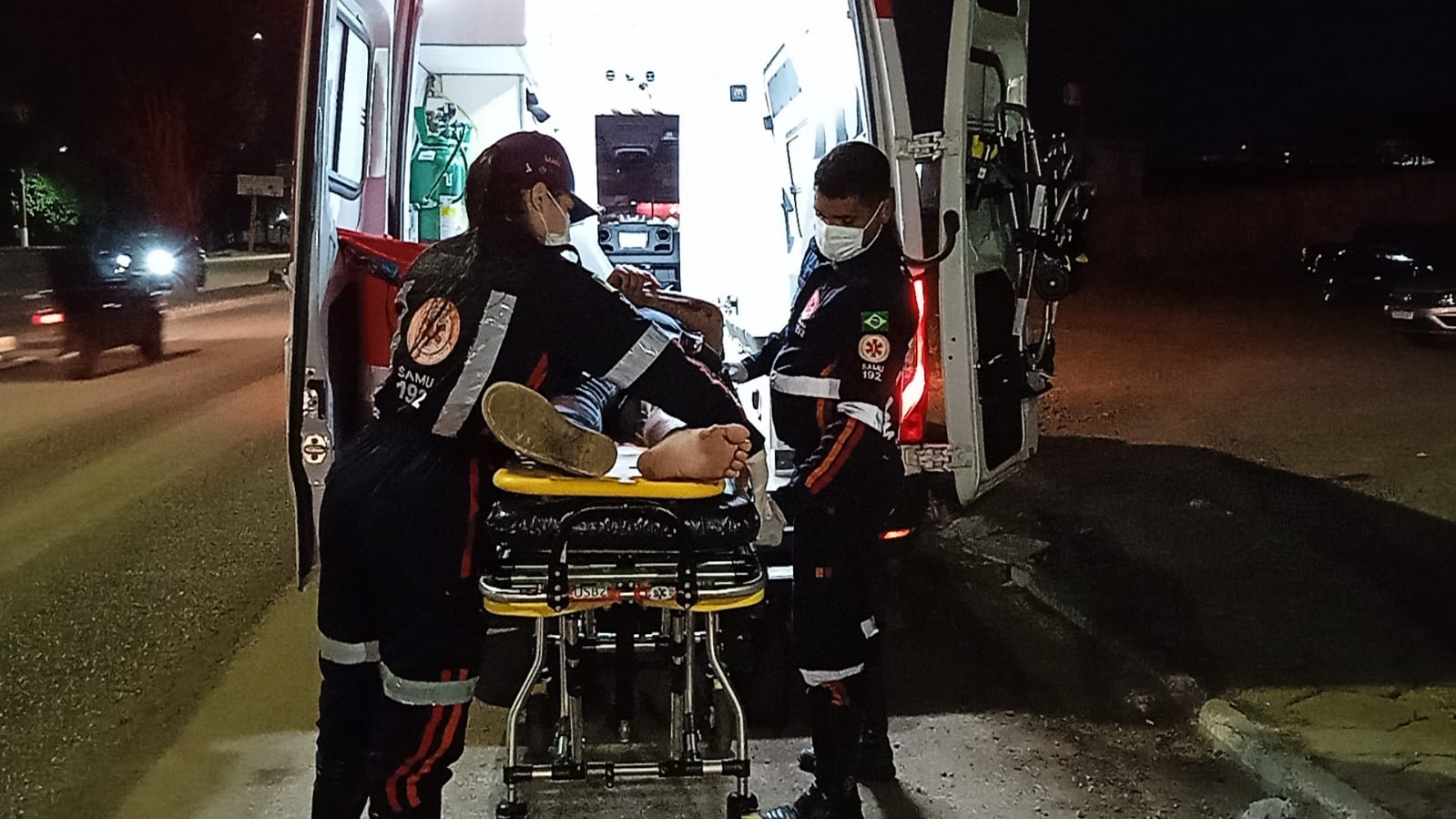 PISTA MOLHADA: Motociclista sofre queda e fica lesionado na Avenida Imigrantes - News Rondônia