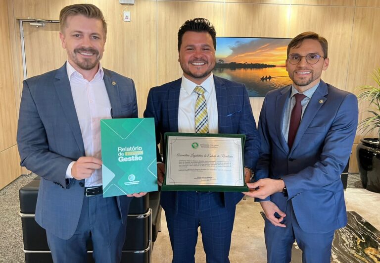 Presidente da Alero recebe homenagem de defensores públicos - News Rondônia