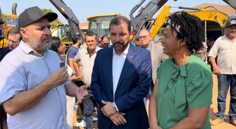 Vereador Everaldo Fogaça elogia deputada federal Silvia Cristina por destinar equipamentos para distritos de Porto Velho - News Rondônia