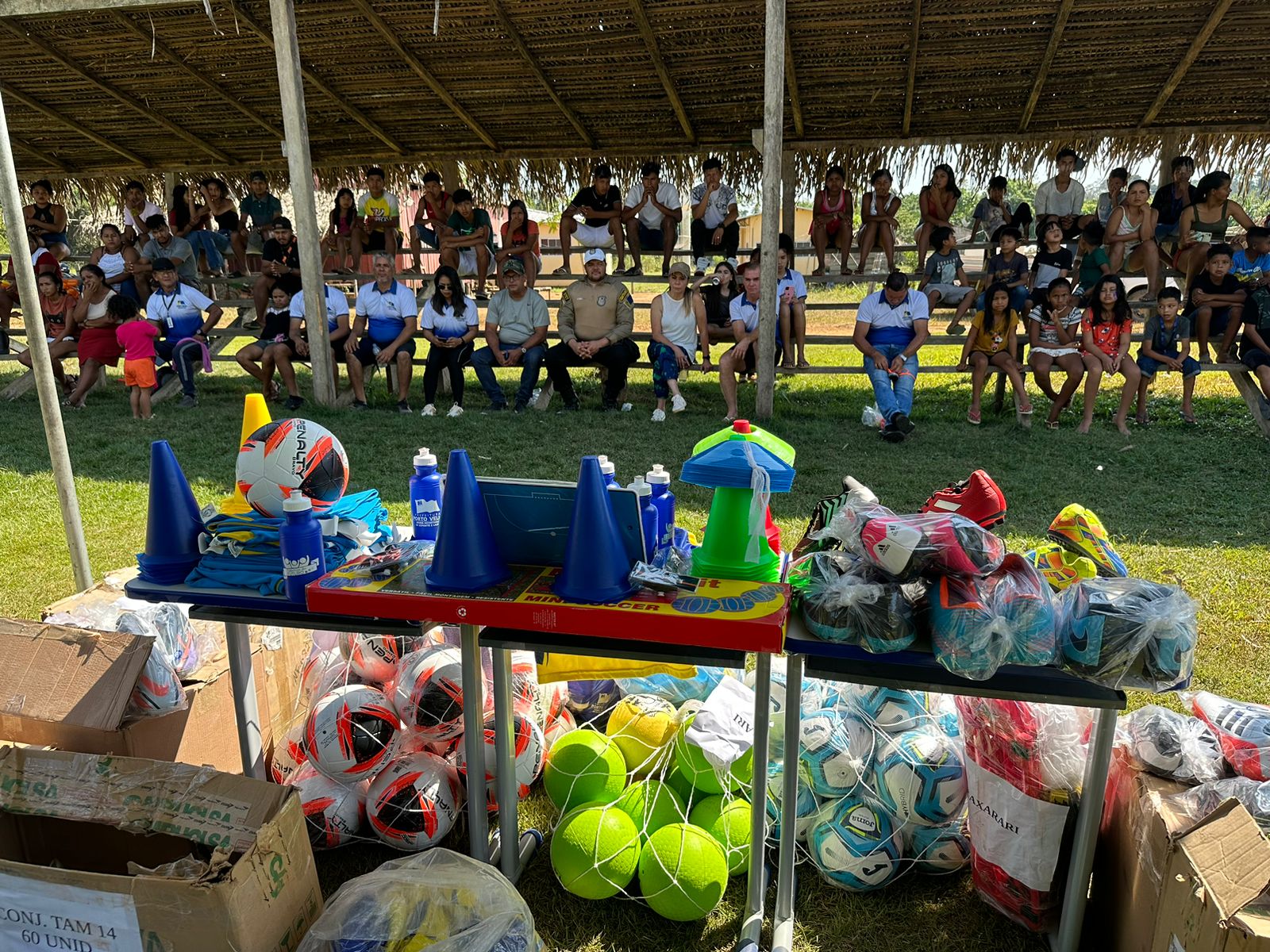 Programa Talentos do Futuro realiza entrega de uniformes e materiais esportivos na região da Ponta do Abunã - News Rondônia