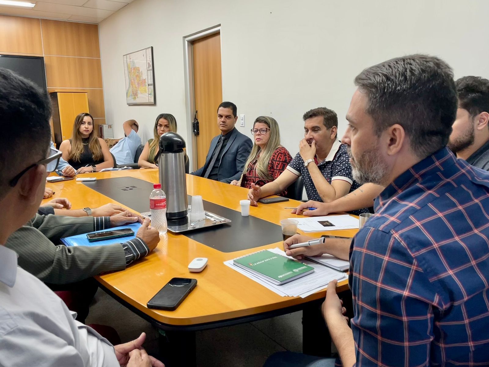 Deputado Cássio Gois fortalece parceria com despachantes em reunião na sede do Detran em Porto Velho - News Rondônia