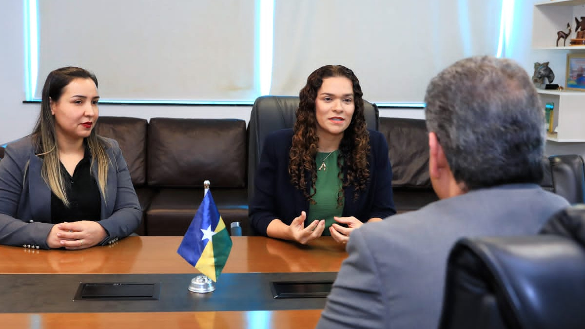 Primeira-dama, Luana Rocha se reúne com ministro de Estado durante visita institucional ao Palácio Rio Madeira, em Porto Velho - News Rondônia