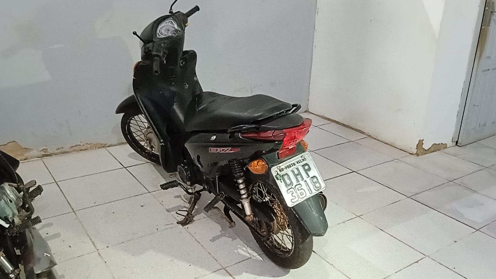 Foragido é preso pilotando moto clonada na zona leste