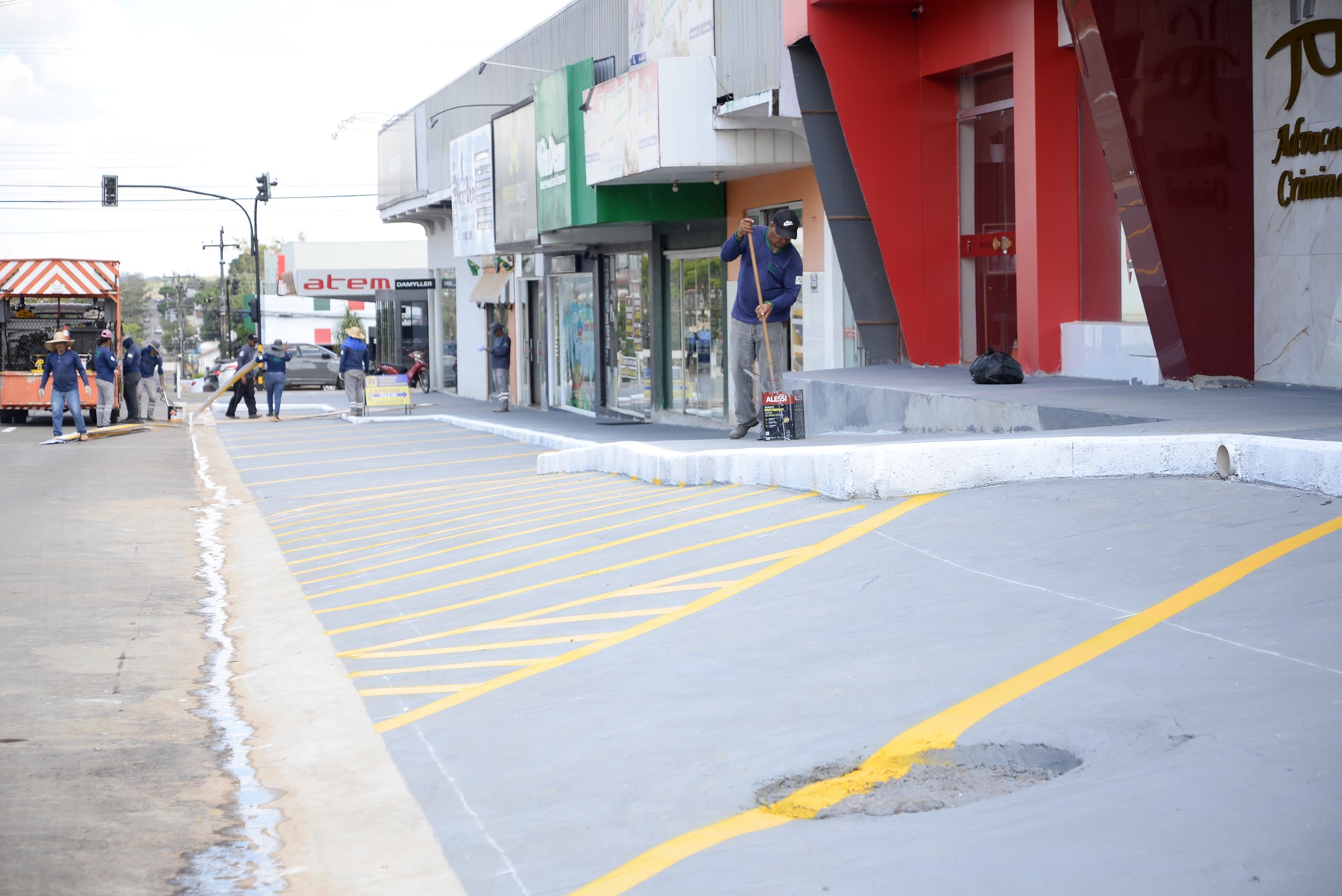 Prefeitura libera trânsito no trecho duplicado da Clóvis Arraes AMT concluiu pintura de calçadas, meios-fios e sinalização viária