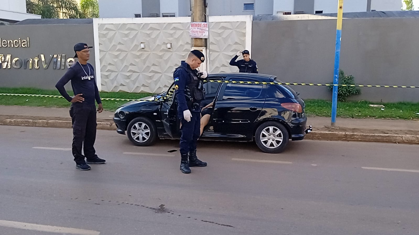 URGENTE: Homem atira em mulher dentro de carro e depois se mata na zona leste