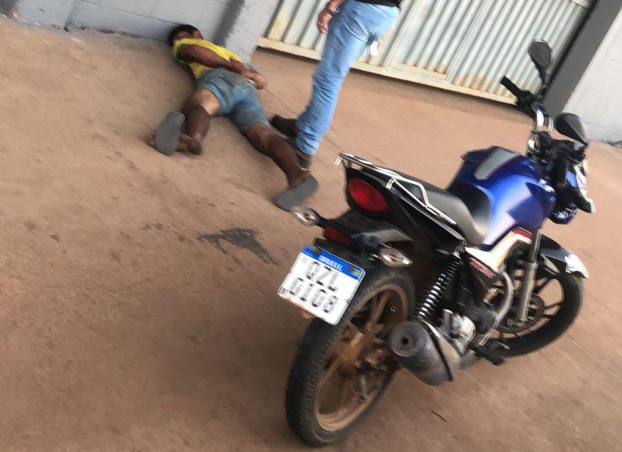 Policiais da Furtos e Roubos prendem homem com moto roubada na zona sul