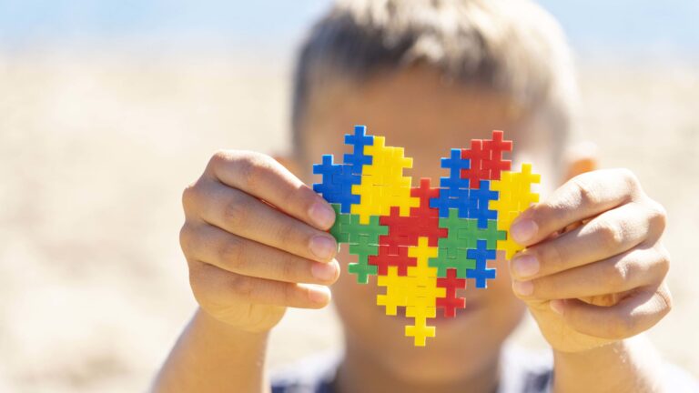 A importância da estimulação da fala na rotina diária da criança autista