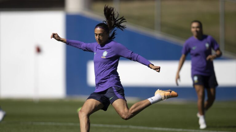 Andressa Alves diz que o Brasil continua sendo favorito contra Jamaica