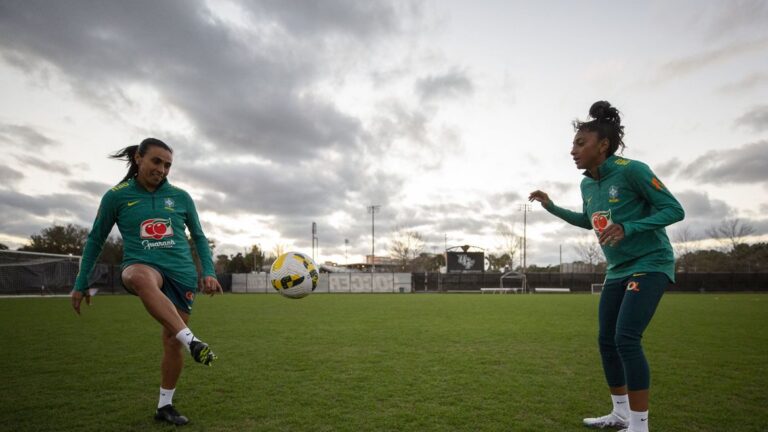 Com passagem de bastão, Marta lidera geração em última Copa do Mundo