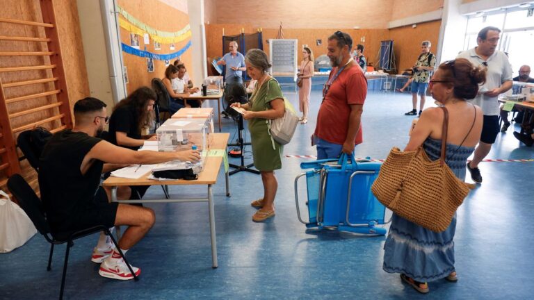 Espanhóis vão às urnas neste domingo em eleições polarizadas