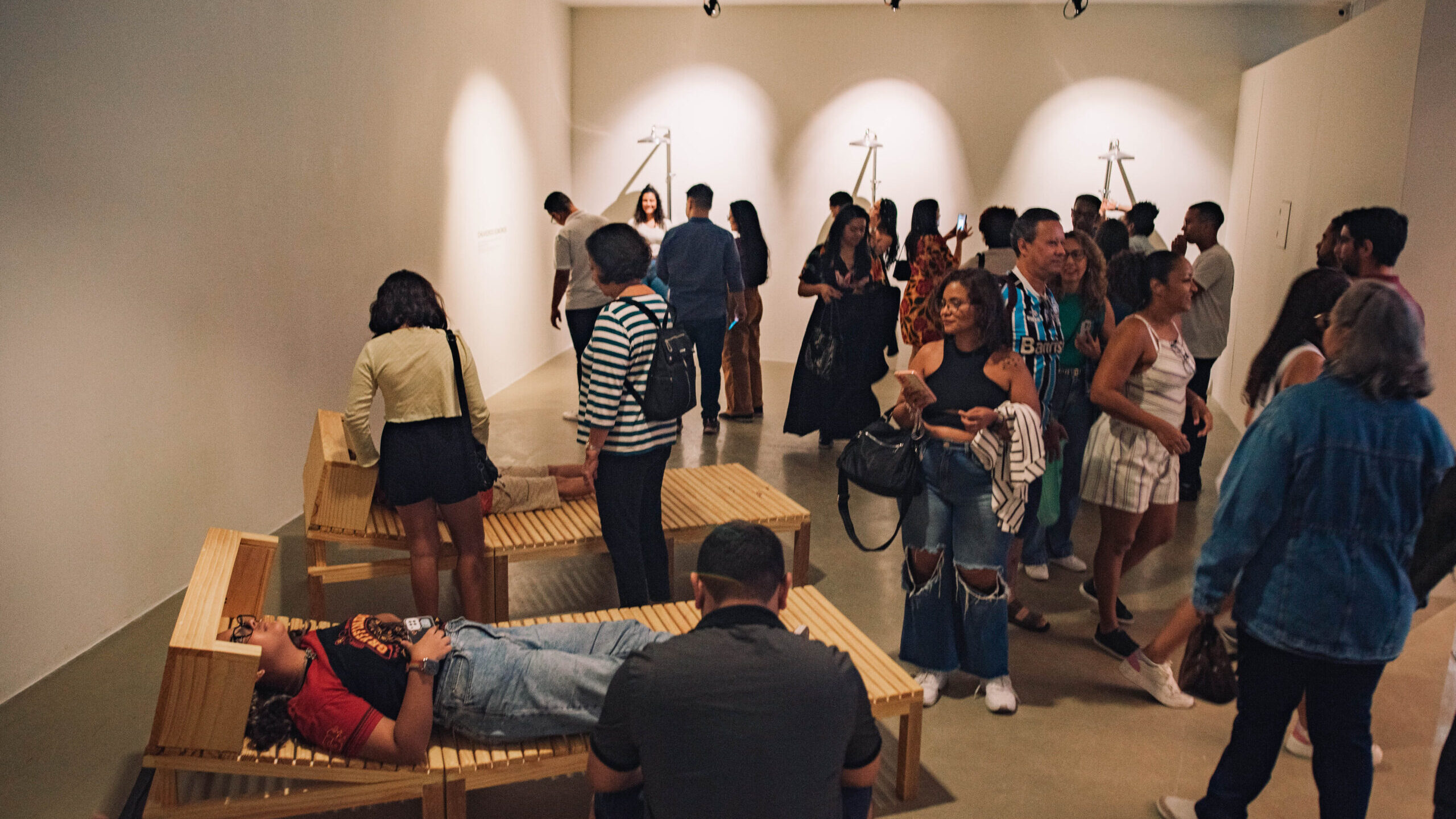 Exposição A Pele do mundo traz obras inéditas e traça retrospectiva de duas décadas do artista Floriano Romano
