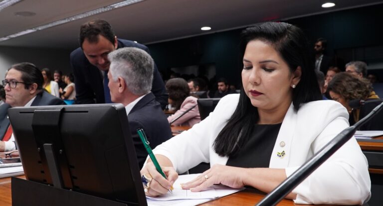 Cristiane Lopes envia indicação ao poder executivo para manutenção do Programa Nacional de Escolas Cívico-Militares